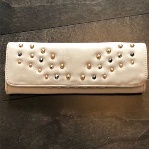 Studded clutch